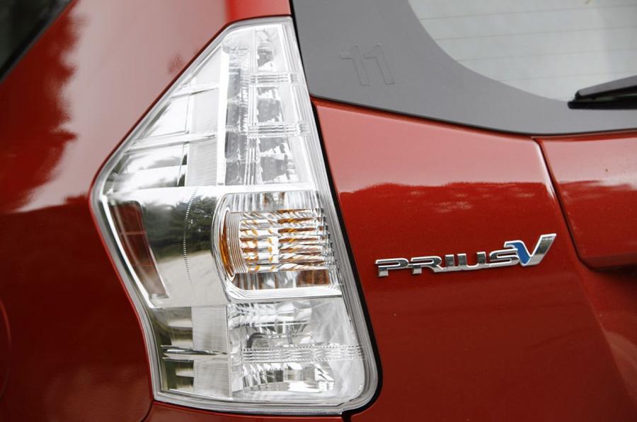  Toyota Prius V 2011 года  (фото 184 из 208)